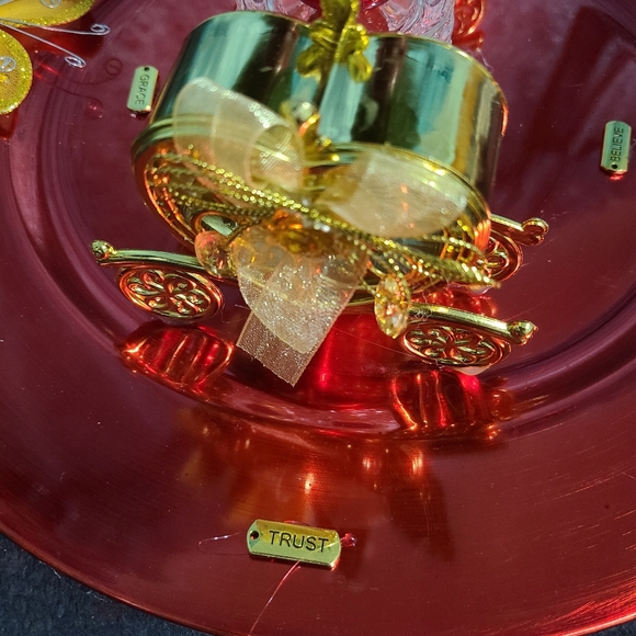 Red Centerpiece - Picture 4 of 6